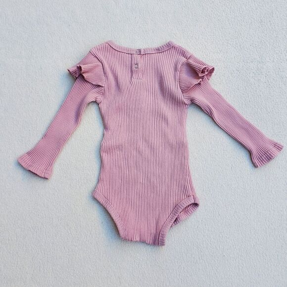 NWOT Ruffle Ribbed Bodysuit and Paper Bag Waist Pants Size 12-18 Months - Picture 3 of 10
